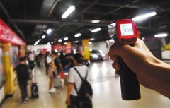北京西站南广场地下停车场超40℃旅客“要中暑”
